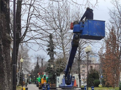 Стрекозы покинули Красную: продолжается демонтаж украшений Галицкого  