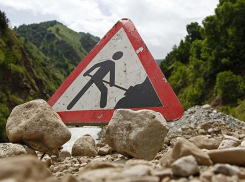 На автодороге А-147 восстанавливают разрушенный паводком мост