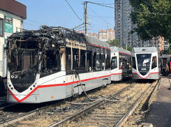 Шокирующие кадры выгоревшего трамвая показали в Краснодаре