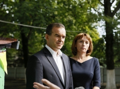 Кондратьев с супругой проголосовали на выборах в станице Динской