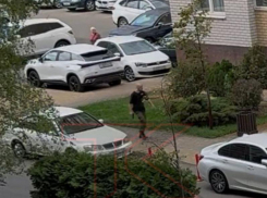 Мужчина с пистолетом устроил переполох в Краснодаре 