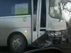 Женщина-водитель Lada Priora погибла при столкновении с автобусом в Краснодарском крае