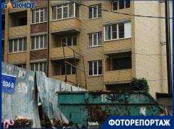 И здесь живут люди: как в Музыкальном микрорайоне застройщики оставили вместо домов груды кирпичей со стеклами