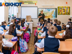 Краснодарским школьникам с 1 сентября запретят смартфоны на уроках