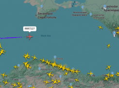 Британский самолёт-разведчик летит над морем к Краснодарскому краю