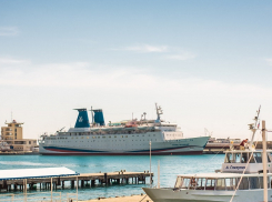 Лайнер «Князь Владимир» с туристами на борту так и не вышел в обещанный круиз