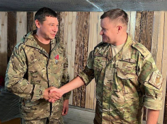 Находящемуся в зоне СВО бывшему мэру Краснодара Евгению Первышову вручили Орден Мужества
