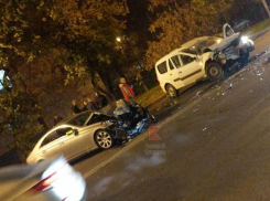 В Краснодаре в ДТП с тремя автомобилями пострадал мужчина