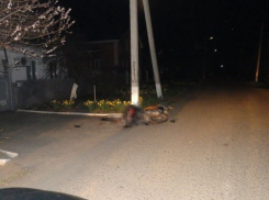 В Гулькевичском районе разбился водитель мопеда 