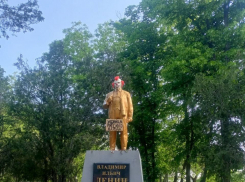 В Краснодарском крае полиция ищет поглумившихся над памятником Ленину вандалов