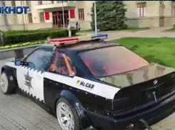 «Похвастался автомобилем, попал в суд»: организатор автогонок привёз BMW «шерифа» к администрации Краснодарского края из-за «Белой Стрелы»