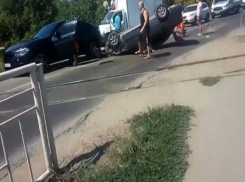 В Краснодаре водитель иномарки решил сэкономить время и устроил массовое ДТП