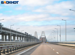 Пробка из 260 автомобилей собралась перед Крымским мостом на Кубани