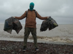 Знаменитый «Чистомэн» провел уборку на побережье Кубани