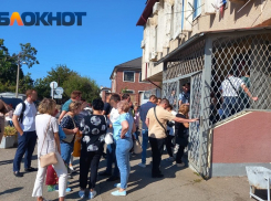 В Краснодаре женщины стоят в очередях к военкоматам: юрлицам ввели штраф 500 тысяч рублей за неявку 