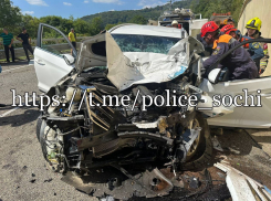 В Сочи 4 человек пострадали в ДТП автобуса и иномарки