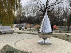 Под Краснодаром на главу станицы завели дело за принятие арт-объекта в виде «анальной пробки»