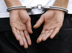 Вооруженный мужчина ограбил  автомойку в Адыгее