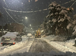 Трассу перекрыли, школьников отправили домой: чем обернулся мощный снегопад для Краснодарского края