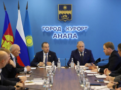 Спикер ЗСК Юрий Бурлачко ответил на вопросы жителей Анапы 