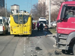  Фура в Новороссийске протаранила троллейбус с пассажирами 