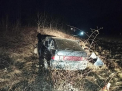 На Кубани в ДТП перевернулся автомобиль: пострадали пять человек 