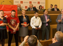Молодая кровь пополнила ряды  КПРФ, а заслуженные коммунисты получили ордена и медали