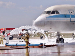 В краснодарском аэропорту «потушили» горящий самолет 