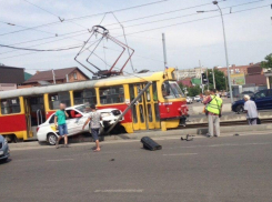 «Яндекс.Такси» протаранило трамвай в Краснодаре