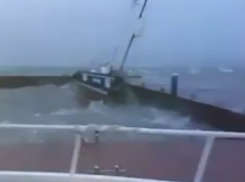  Из-за урагана в Новороссийске отменили занятия в школах 