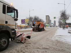 Снег на дорогах Кубани убирают более 250 спецмашин 