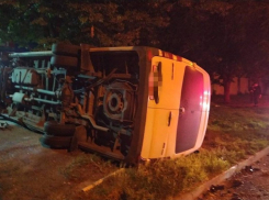 На Ставрополье маршрутка опрокинулась с пассажирами из Краснодара