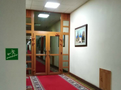 СМИ: в Минтруде Кубани продолжают работать люди старше 65 лет