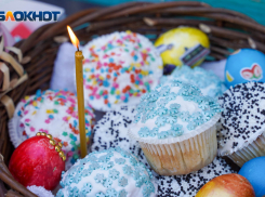 Клубничные, карамельные и шоколадные куличи можно найти на ярмарках выходного дня в Краснодаре 