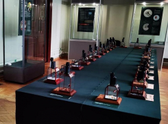 Самая маленькая новогодняя ель: в музее имени Фелицына открылась выставка шедевров микроминиатюр 