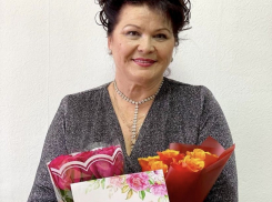 Андрей Анашкин поздравил с днём рождения директора школы № 86