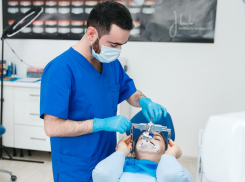 Виниры на зубы или секрет голливудской улыбки на Новый год