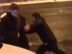 В Краснодаре пассажир под веществами едва не задушил таксиста