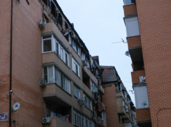 В сгоревшем краснодарском доме-самострое начался ремонт: скоро установят окна и двери