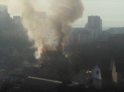 В Сочи загорелась частная гостиница