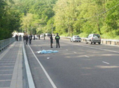 Мотоциклисту оторвало голову при столкновении с железным ограждением на трассе Туапсе