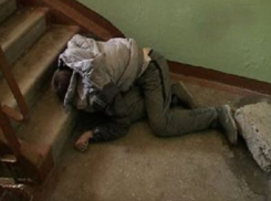 В Краснодаре обнаружили труп мужчины на лестничной площадке