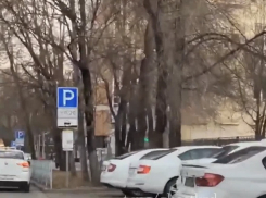Краснодарцев возмутили платные парковки возле онкодиспансера