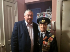 Освободителю Ленинграда в Краснодаре вручили памятную медаль 