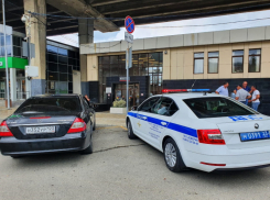 Водителя Mercedes оштрафовали за тройное нарушение ПДД в Сочи