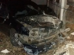 Пьяный водитель поздно ночью протаранил дом на Кубани
