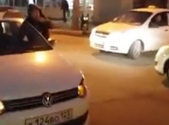 Водители Анапы почтили память жертв трагедии в Кемерово сигнальными гудками