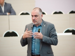 Дизайнер сочинского факела создает космический скафандр для Минобороны
