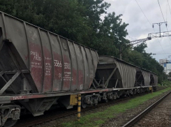В Краснодаре 12-летний мальчик залез на вагон поезда и получил удар током 
