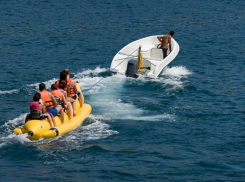  С «банана» в Джубге вылетели двое детей: водителя лодки будут судить 